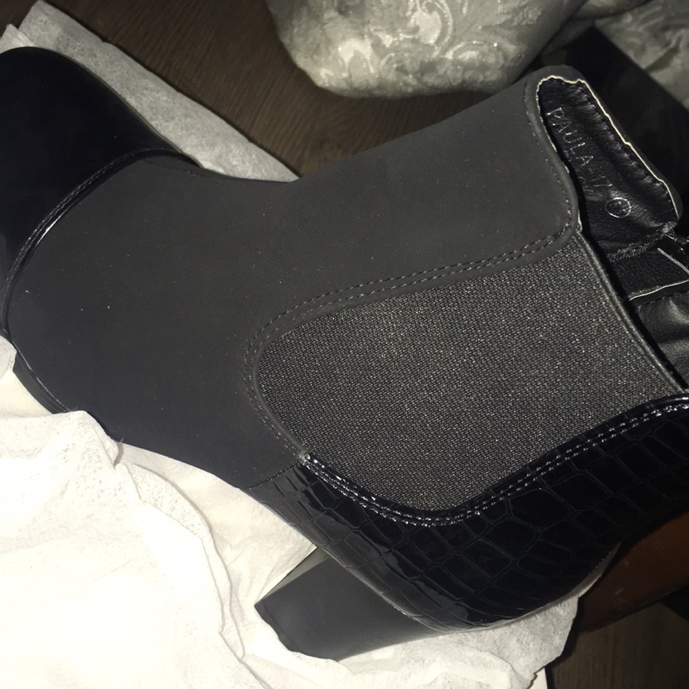 Cute and Casual Ankle boots with Snake Print